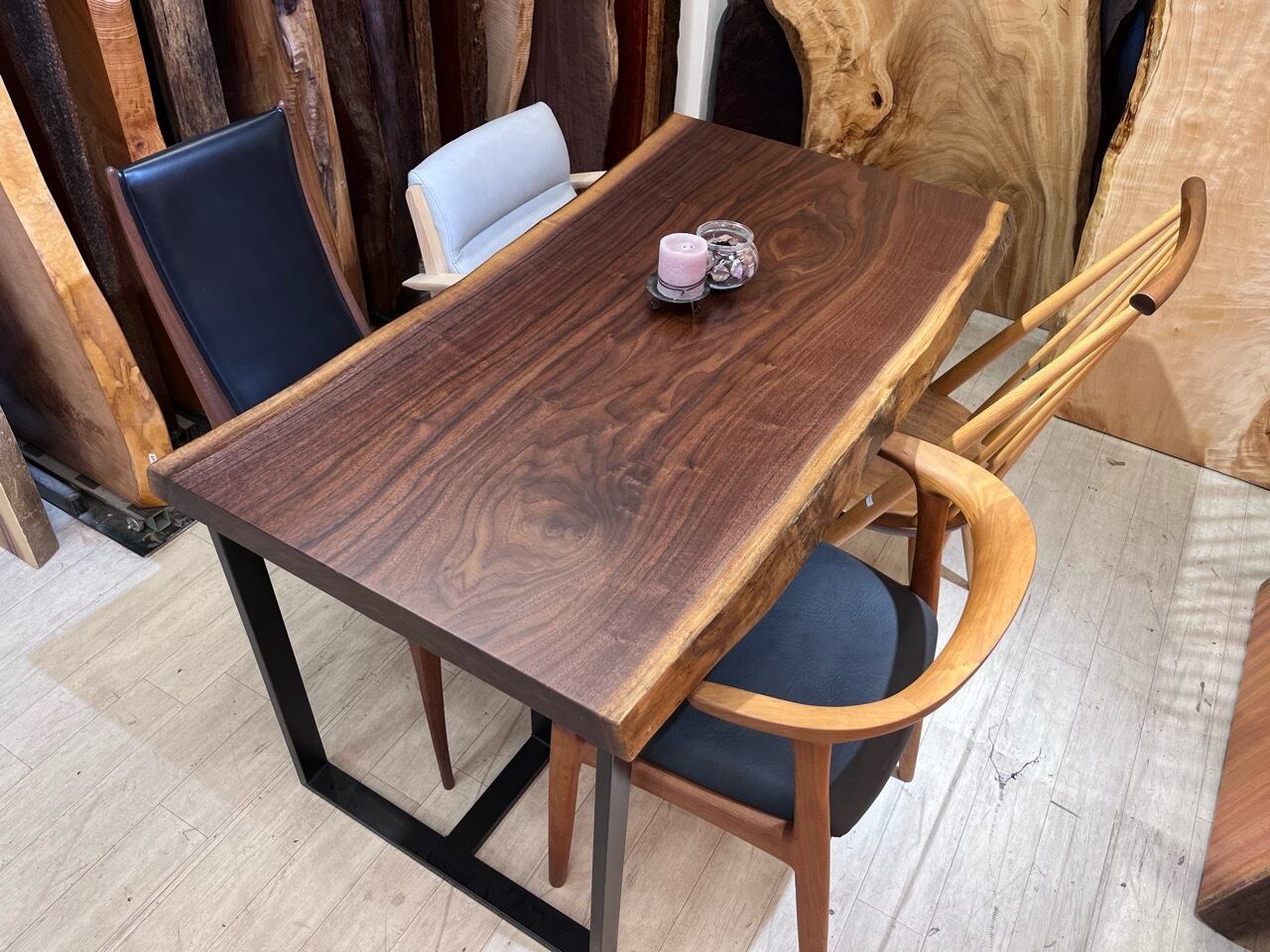 ≪浅草本店≫ウォールナット 一枚板 1340×640-710×50 241017