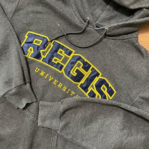 【champion】カレッジ レジス大学 REGIS UNIVERSITY スウェット パーカー フーディー 刺繍ロゴ  S チャンピオン US古着