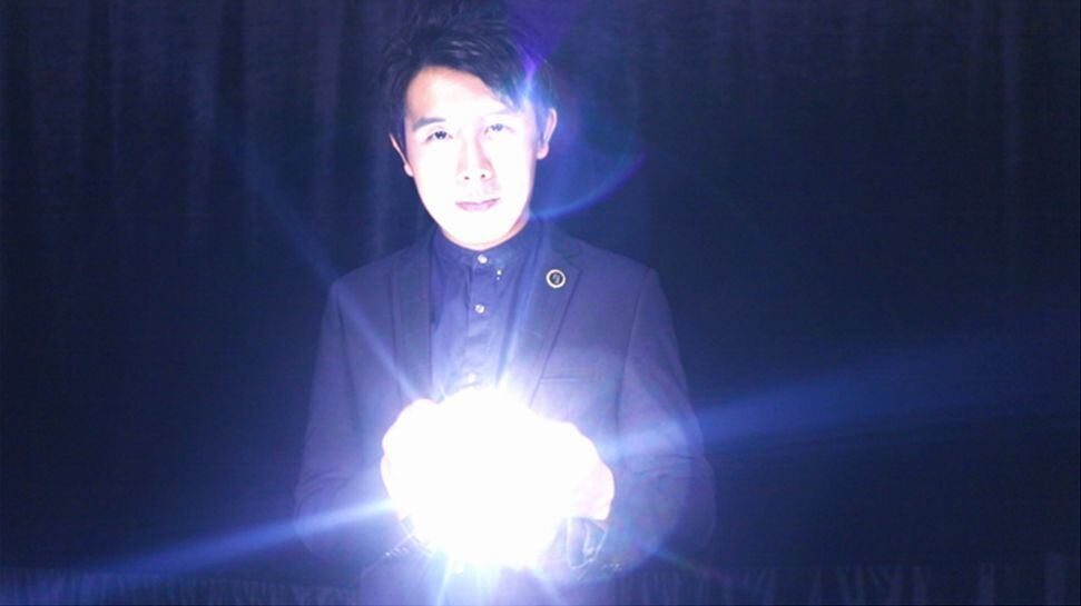 イルミネート illuminate 超小型ストロボ照射ディバイス!