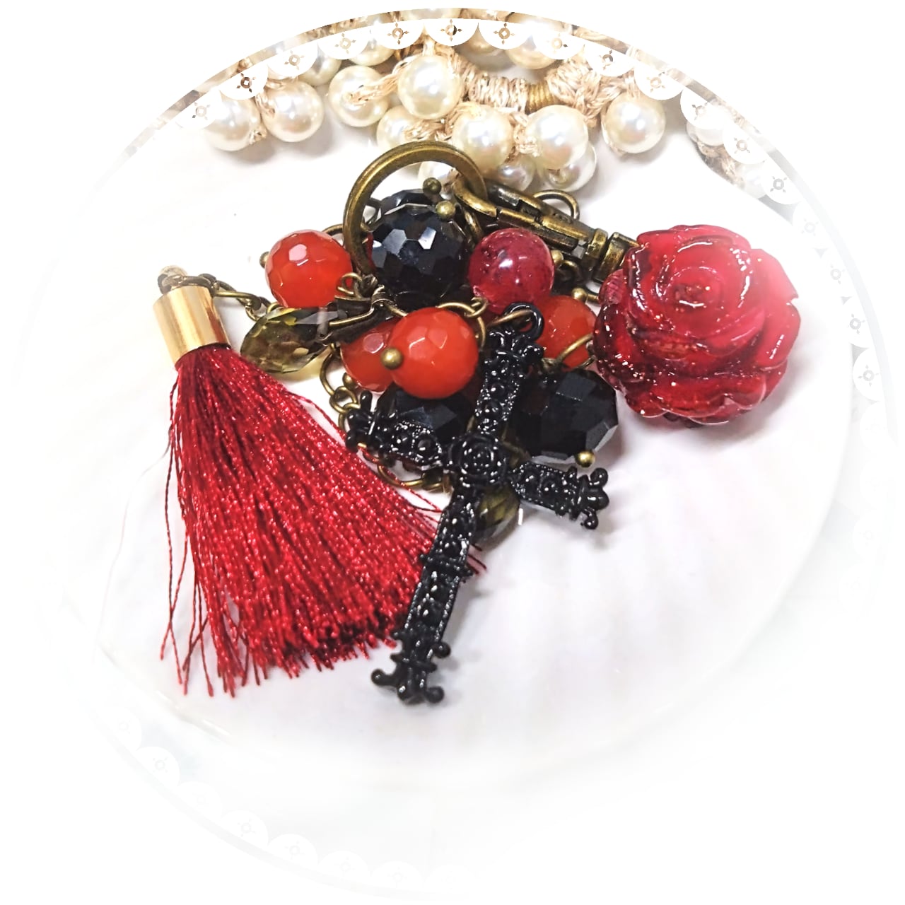 【バッグチャーム】黒十字架と紅薔薇