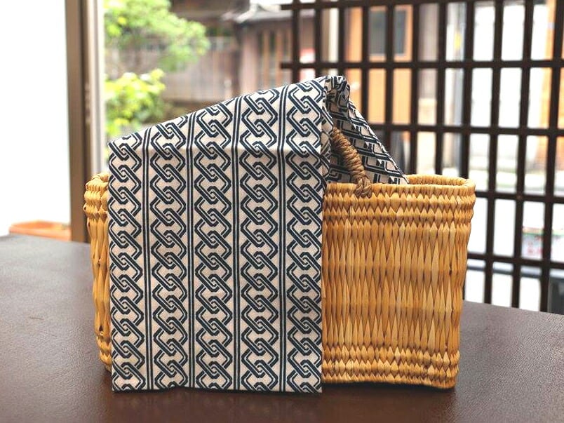 手ぬぐい「吉原つなぎ中 白地鉄紺（てつこん）」 | 手ぬぐい 染の安坊