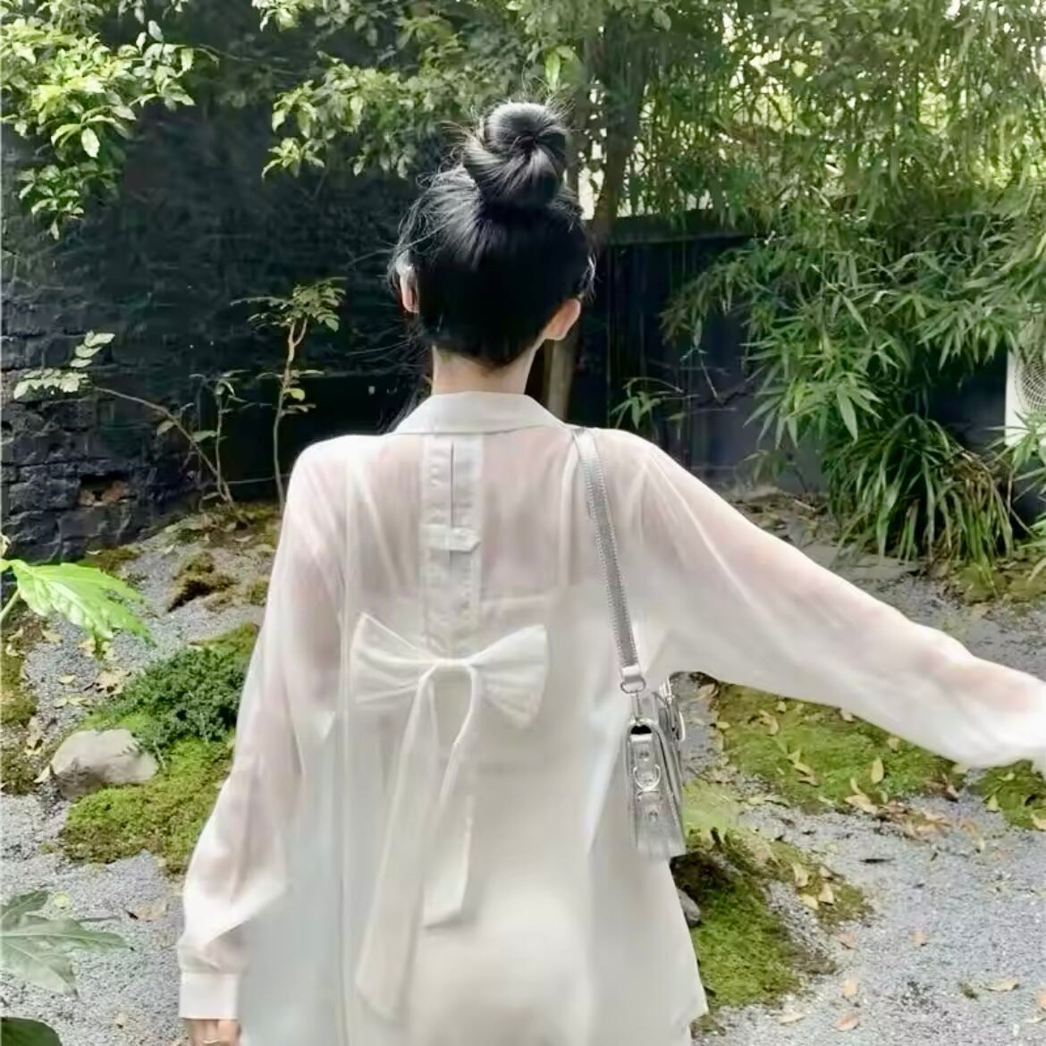 バックリボンシアーシャツ