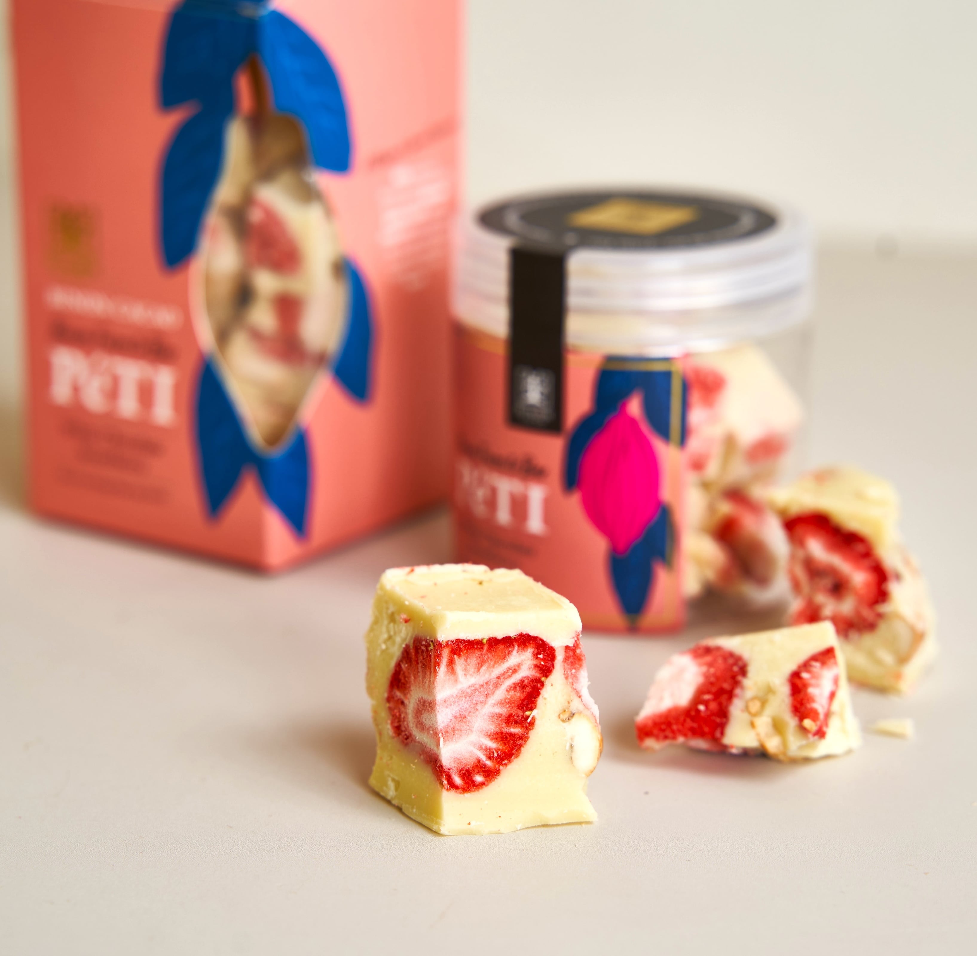 BINON ファームトゥバーPeti　ホワイトいちご＆カシュー （小）