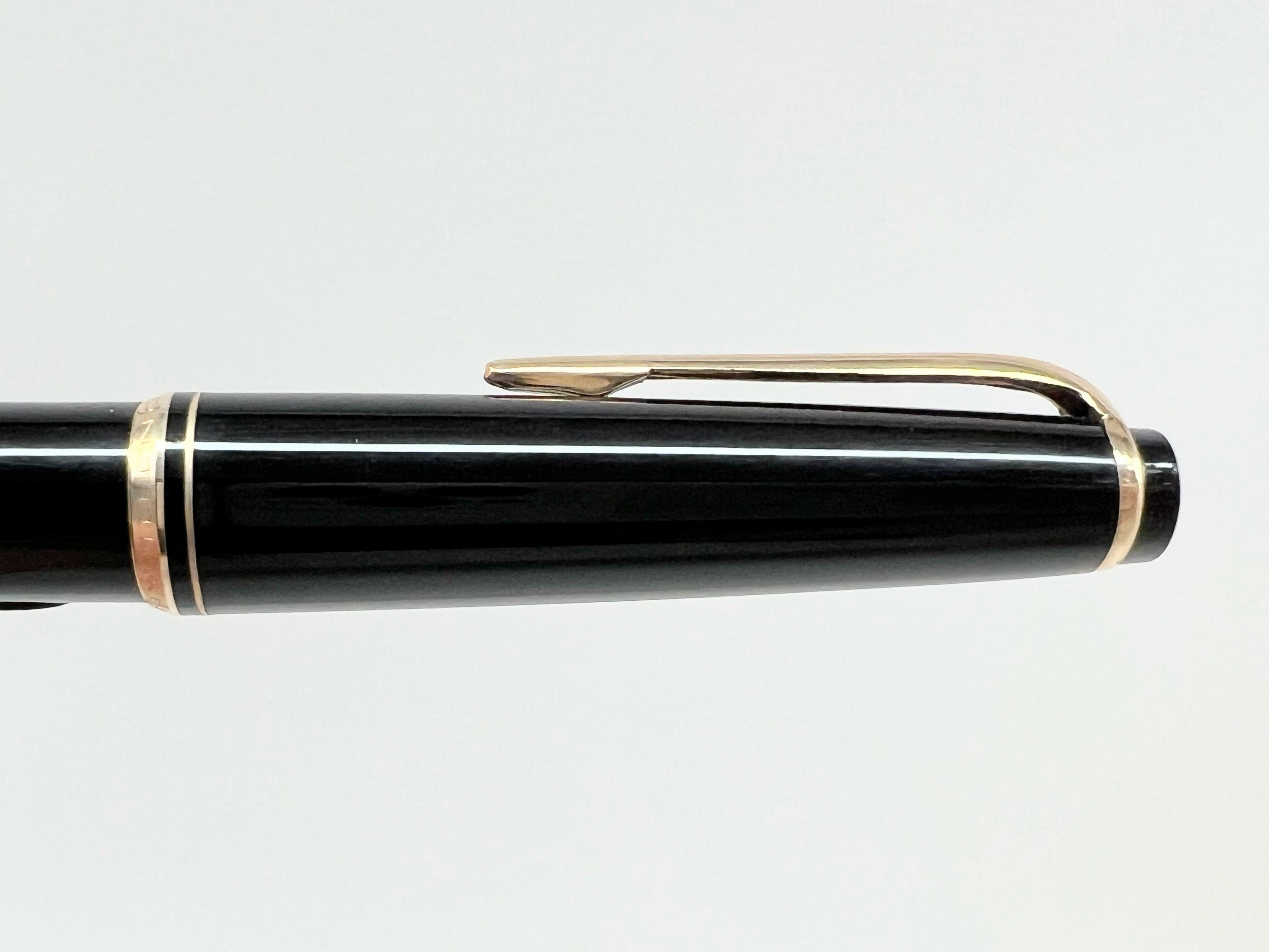モンブラン　No.22 万年筆　14C F（細字） 2桁シリーズ 60s モンブラン No 22 MONTBLANC No 22 （細字） 14K 02949 | 川口