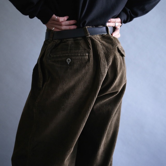 2-tuck tapered silhouette khaki wide corduroy pants