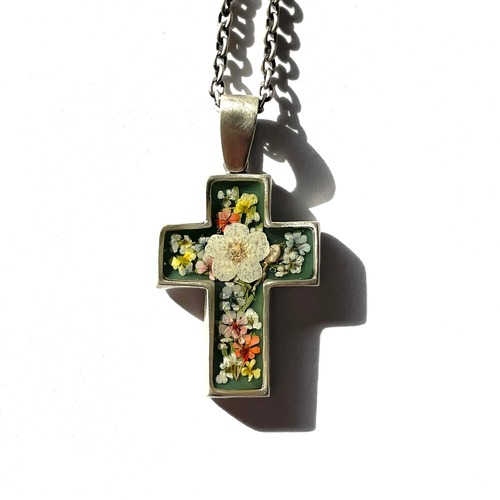 FLOWER CROSS NECKLACE (Khaki A)