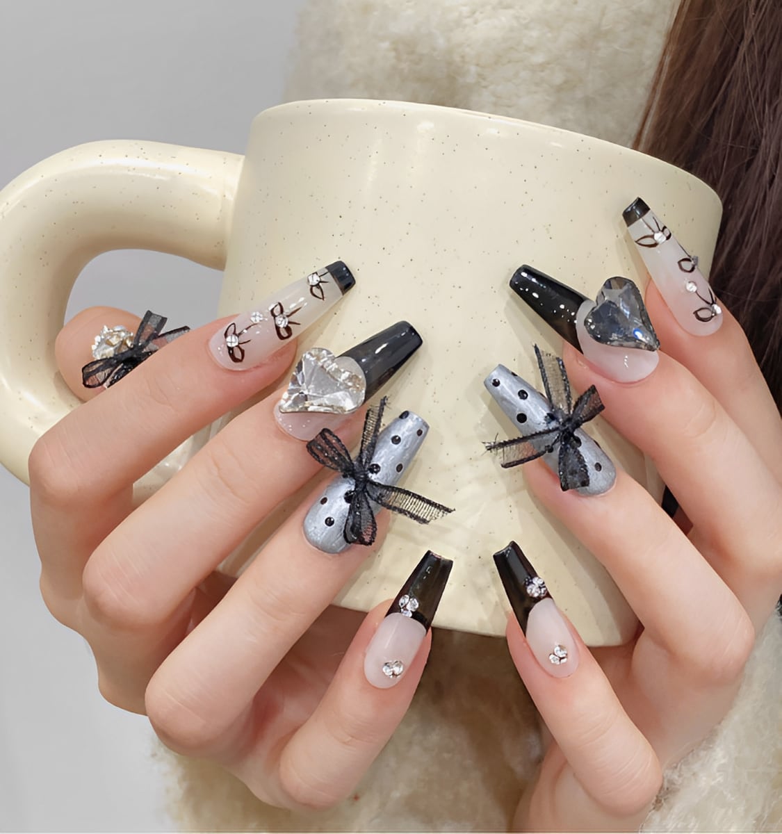 ネイルチップ 中身が動くパーツ 暗闇で光るネイル リボンネイル