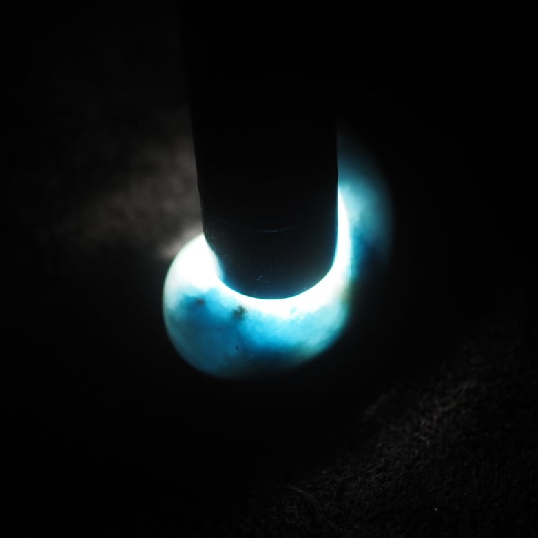 糸魚川翡翠 コン沢 青翡翠 勾玉 13.4g Itoigawa Blue Jadeite magatama
