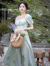 【0019】Square Neck Green Leafn Short Sleeve Dress