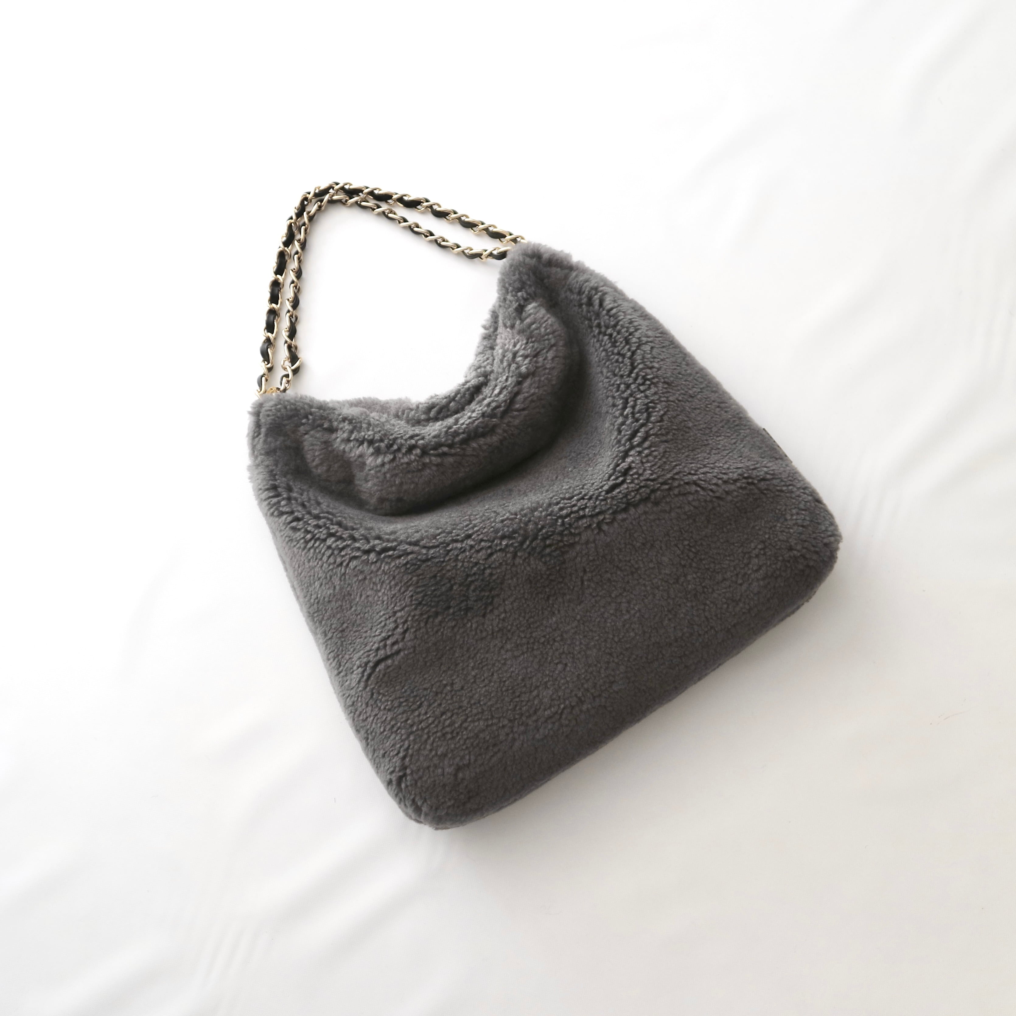VIOLAd'ORO ヴィオラドーロ】-ELMO- ECO MOUTON FUR CHAIN HANDLE BAG