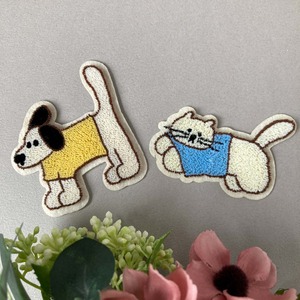 服を着た犬と猫の起毛ワッペン(犬56mm、猫65mm)