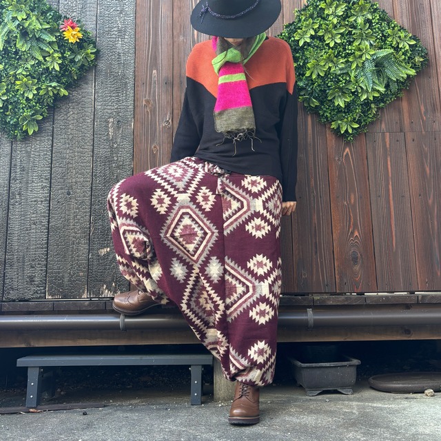 ヤクアラジンパンツ