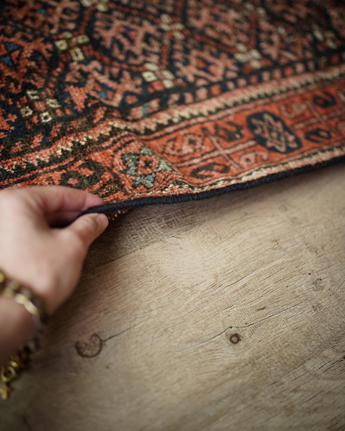 081】Semi Antique Sistan Baluch rug 1940's | ヴィンテージラグ専門