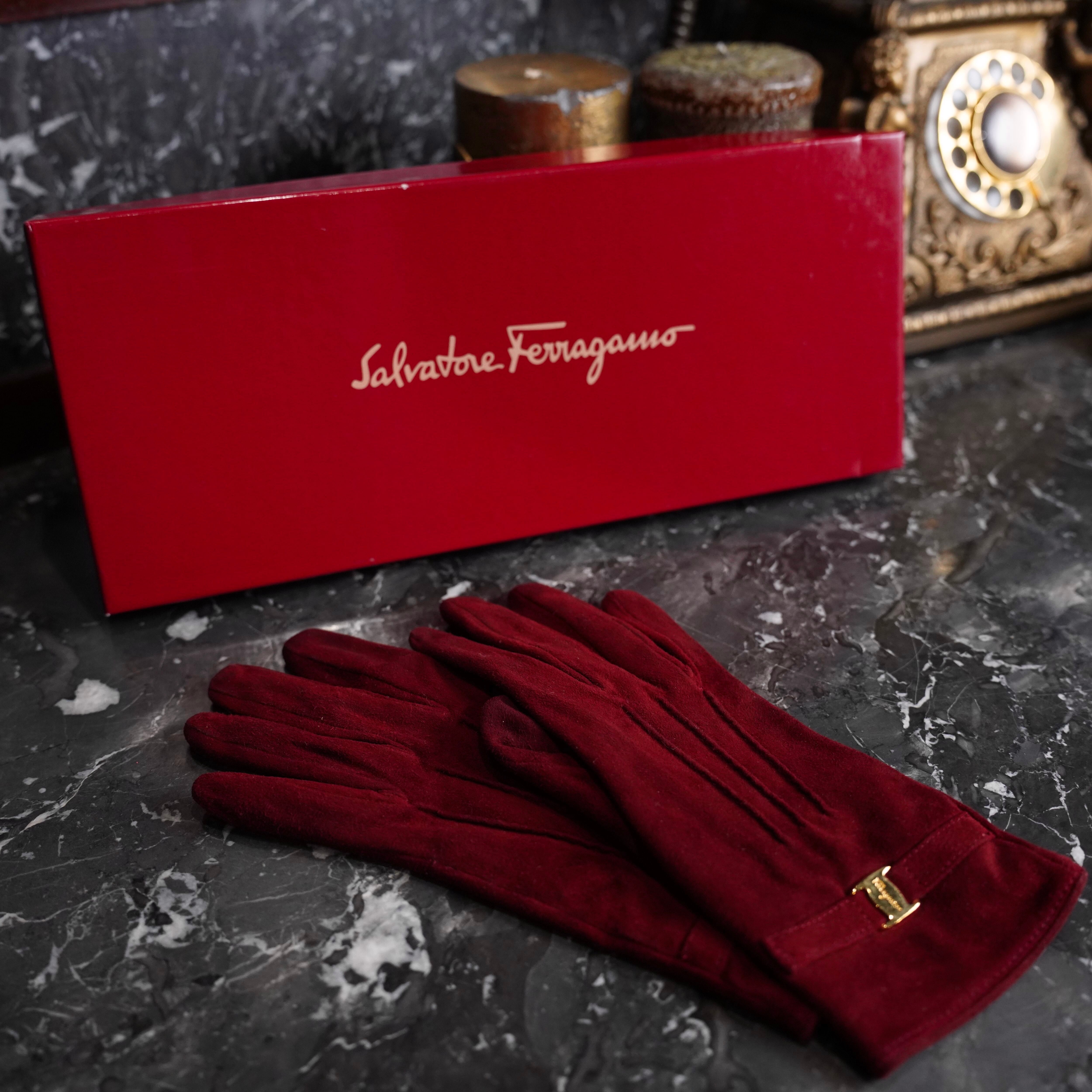 ❣️美品❣️Salvatore Ferragamo ヴァラ 真っ赤なレザー手袋 Salvatore Ferragamo VARA LOGO DESIGN LEATHER GROVE/サルヴァトーレ