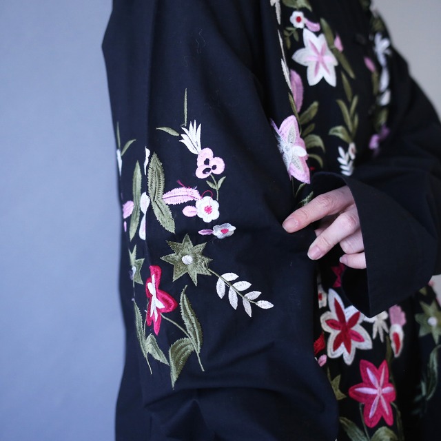 "花×刺繍" beautiful pattern china motif design over silhouette shirt