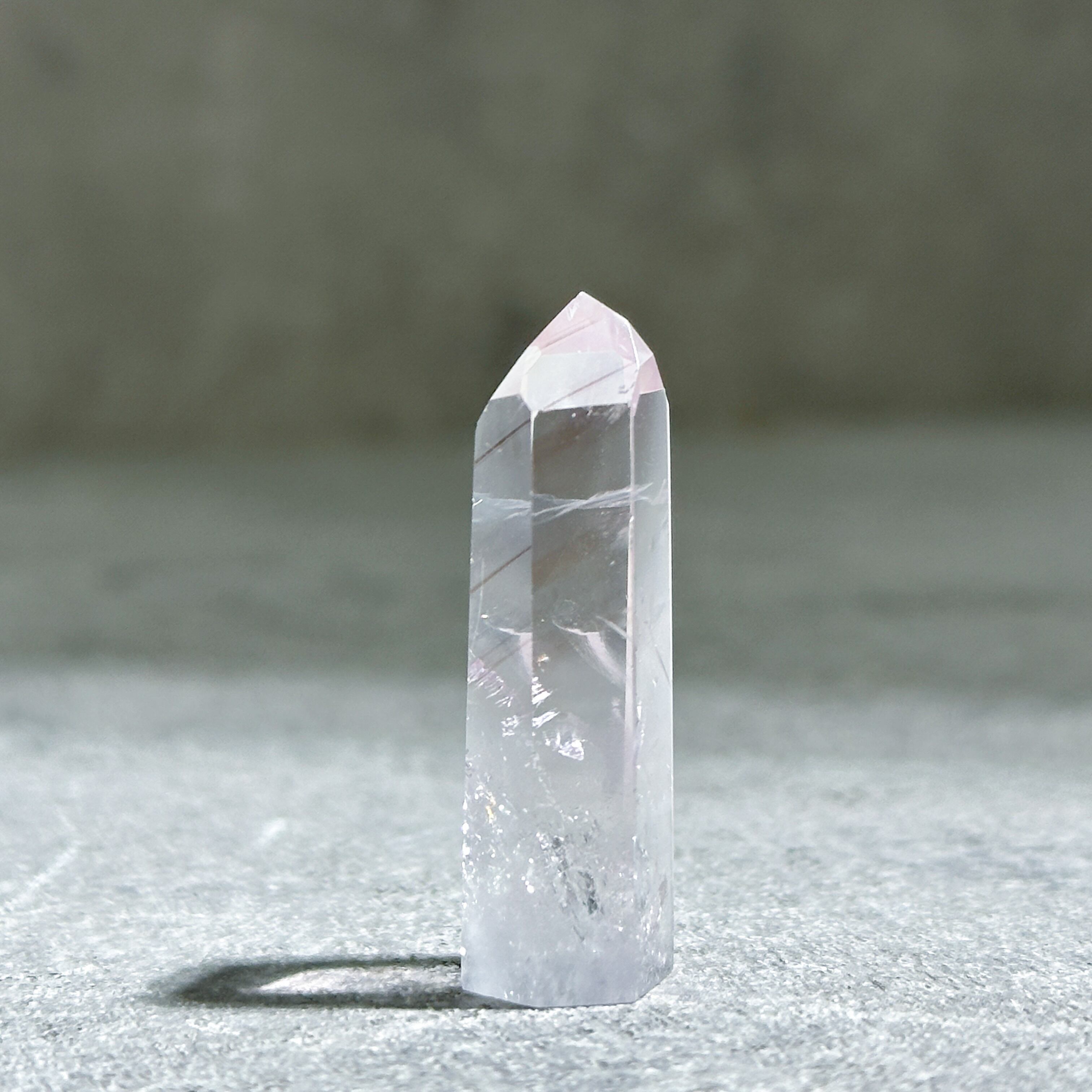 蛍光◎バイーア産パウエライトアメジスト タワー型12◇Powellite