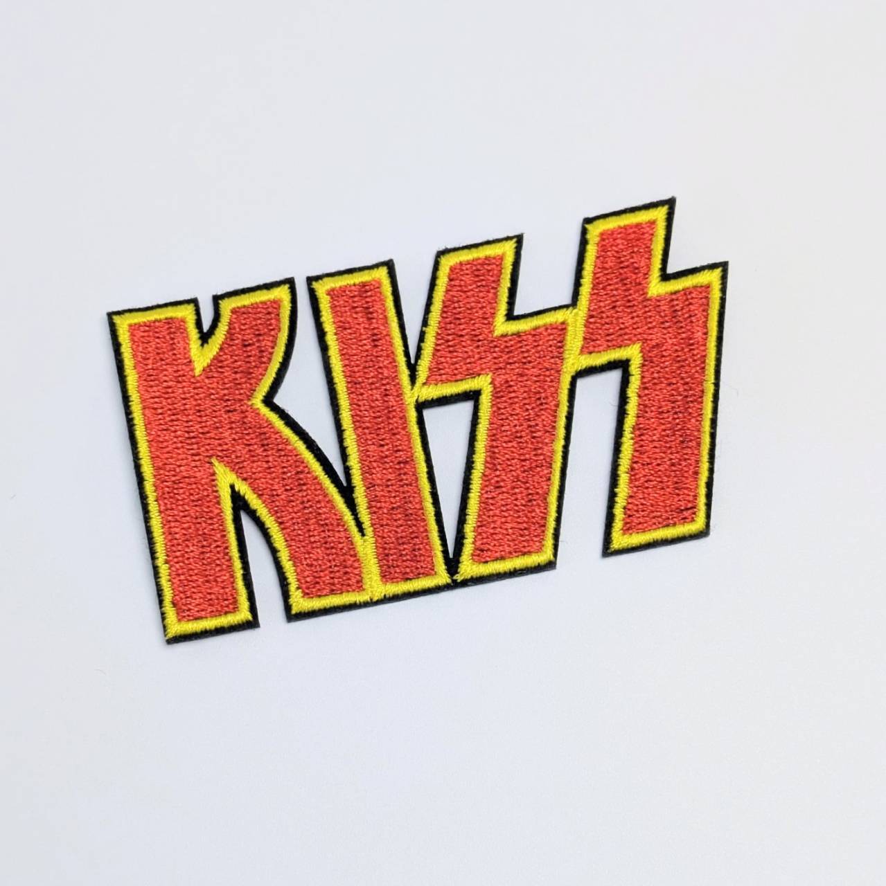 送料無料！ ★刺繍アイロンワッペン★【 KISS ( キッス ) 】 〚アメリカン雑貨 アメトイ〛