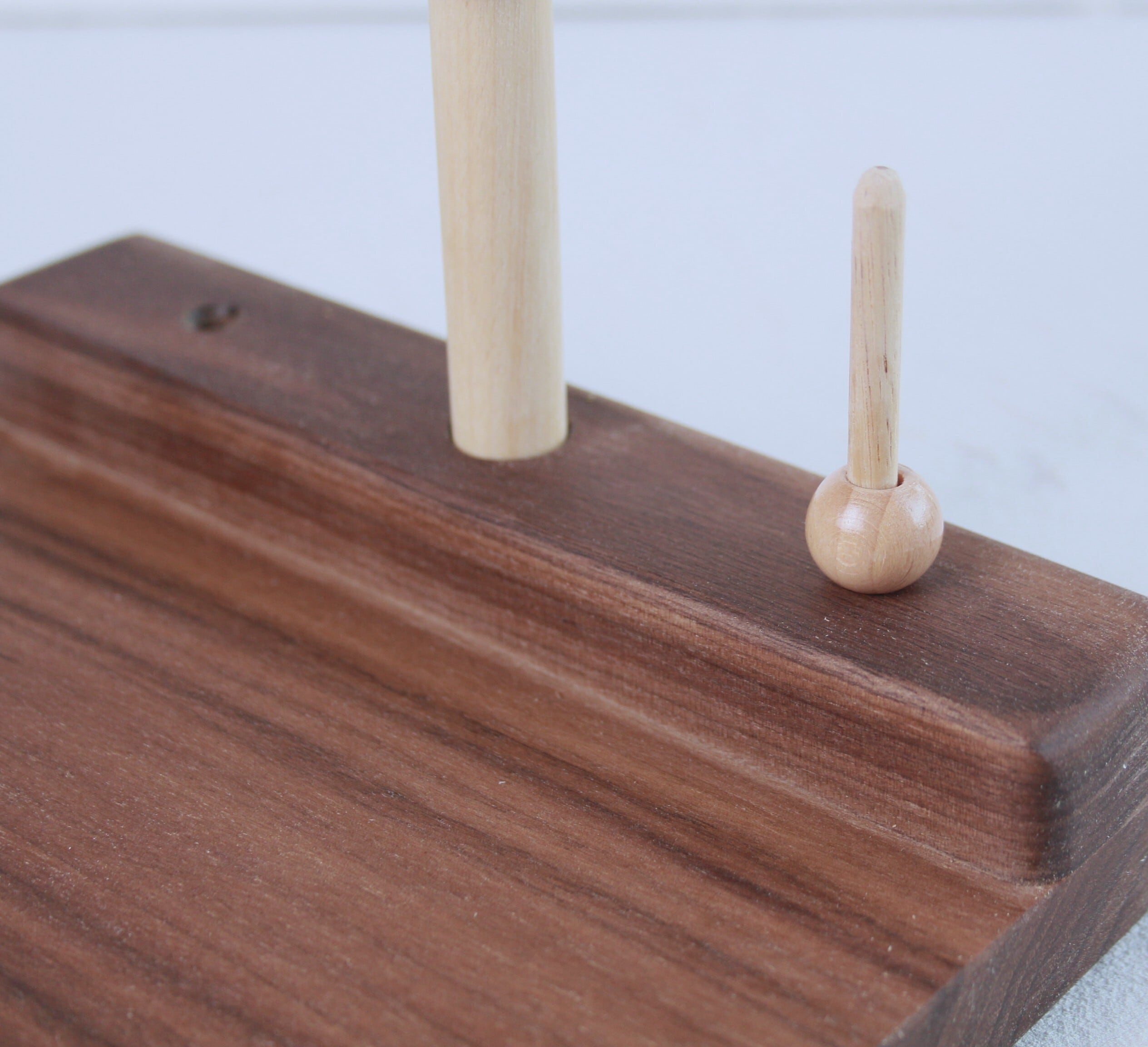 刺繍丸枠スタンド(ウォルナットC✙) 銘木シリーズ【マカロンみたいな