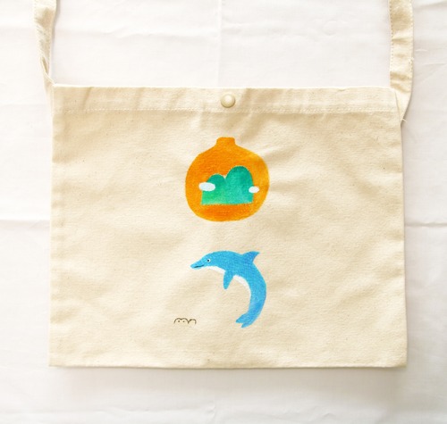 ［リアルいるかと壺］サコッシュ　ボタン付き