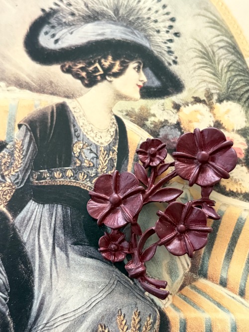 輸入デザインパーツ フラワー メタルパーツ  45mm×40mm ボルドー パーツ アクセサリーパーツ カルトナージュ デコレーション材