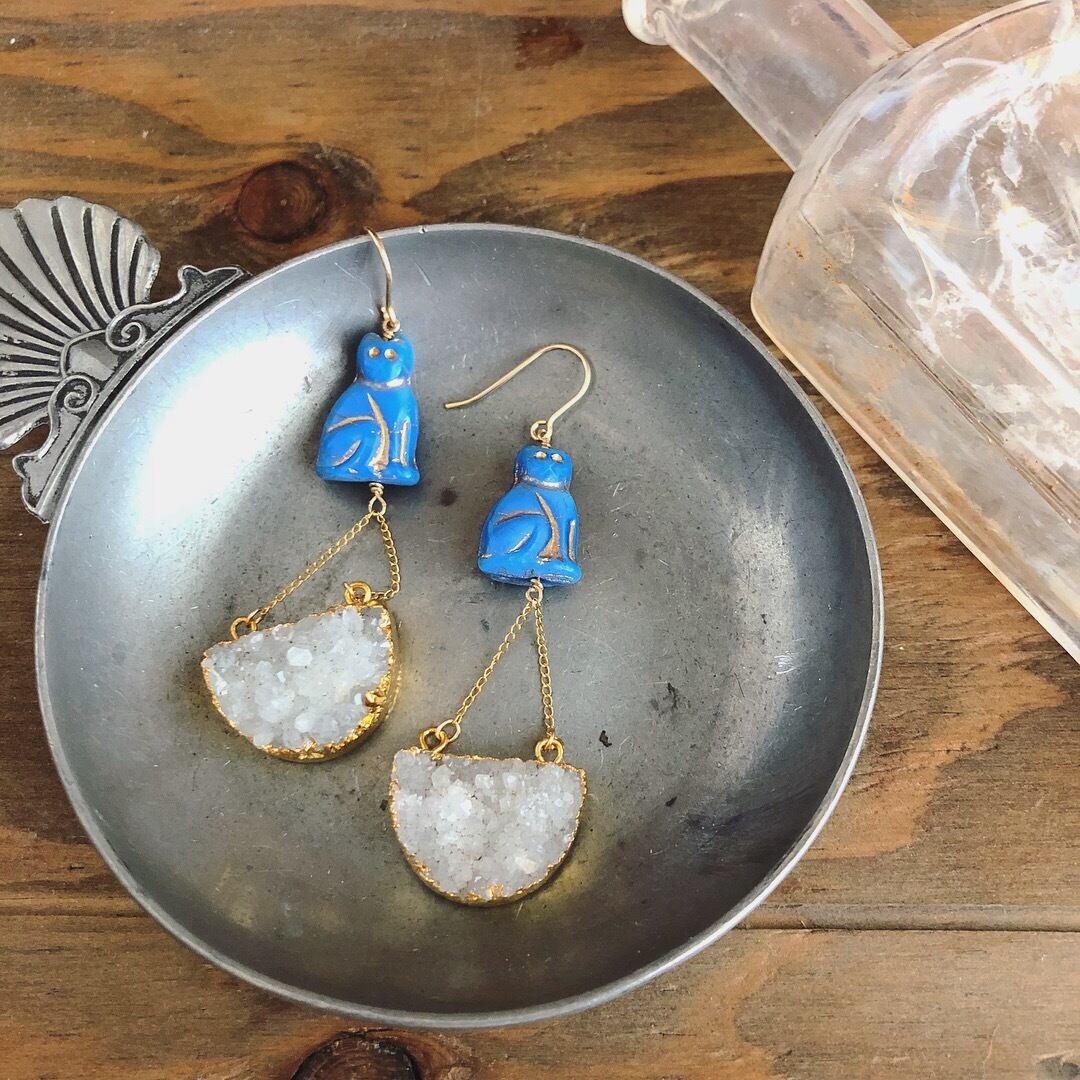 チェコビーズ×ドゥルージーの猫ピアス