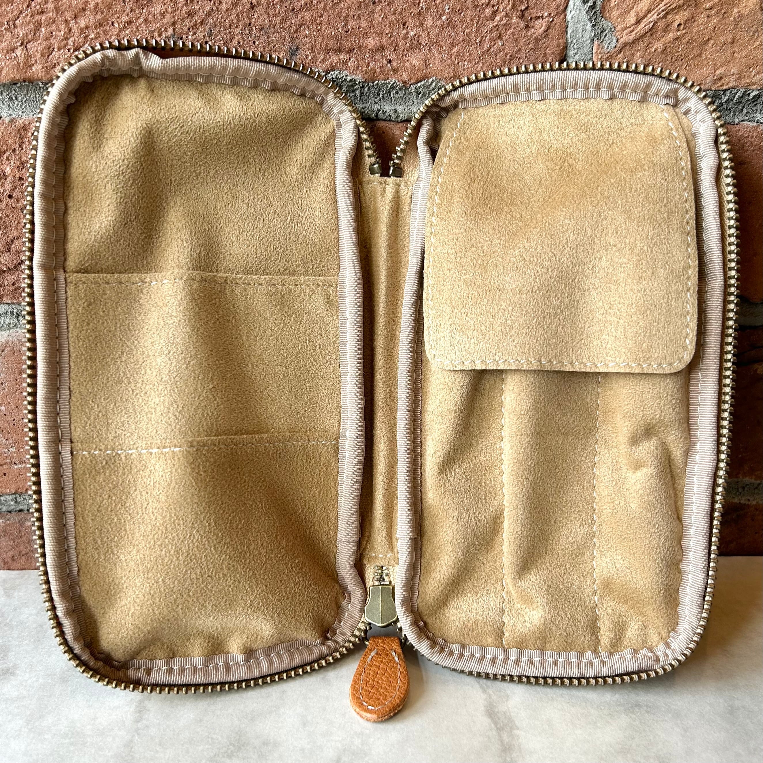 ＆Liebe「文具にこだわる人のジップペンケース（ぺブルヌメ革）」／3本