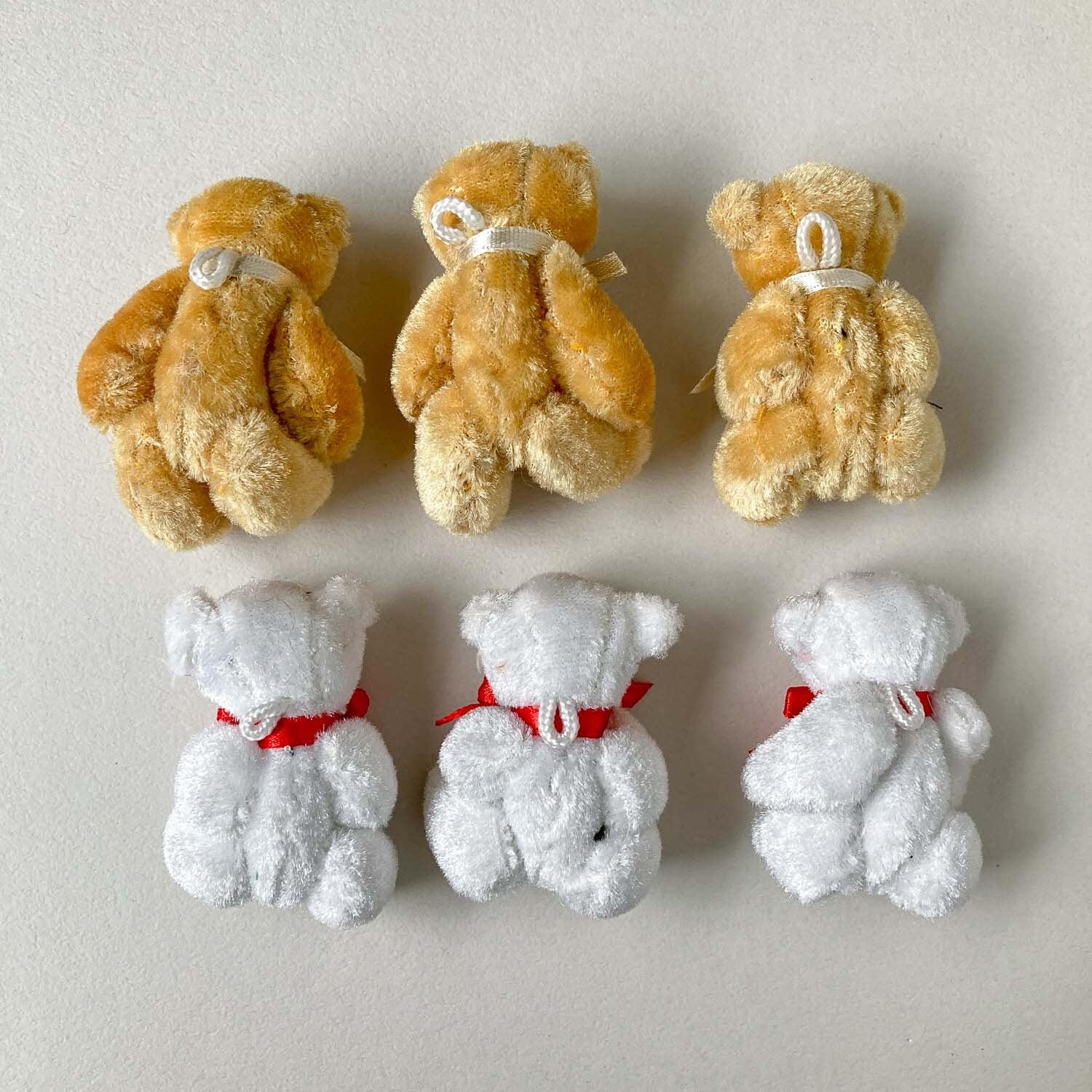 お座りテディ＊チップ＊ チビチビベア付き リボンをつけたテディベアチャーム | Dua-アクセサリーパーツショップ