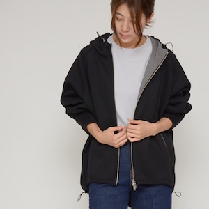 【ふんわりシルエット】カットワーク ダブルフェイスブルゾン ‐ LEI-2563 ブラック ‐