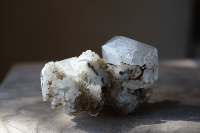 アポフィライト　魚眼石　Apophyllite