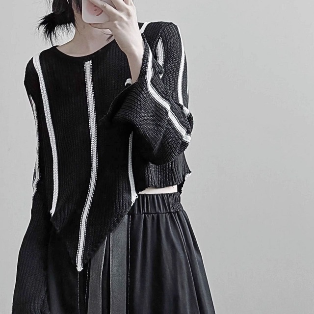 Wave hem trumpet sleeve top C0649