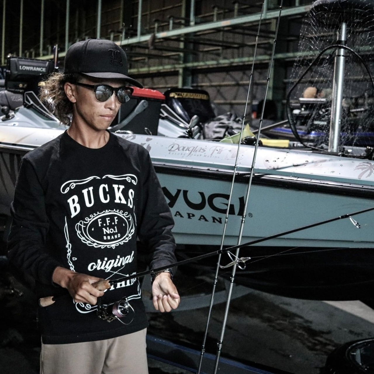 BUCKS BD LOGO LONG SLEEVE TEE (BLACK)