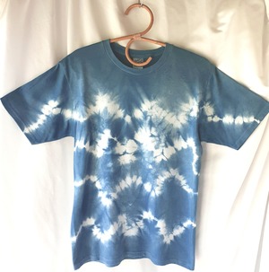 山道絞りのシンプルなTシャツ・兼用Lサイズ(藍染)