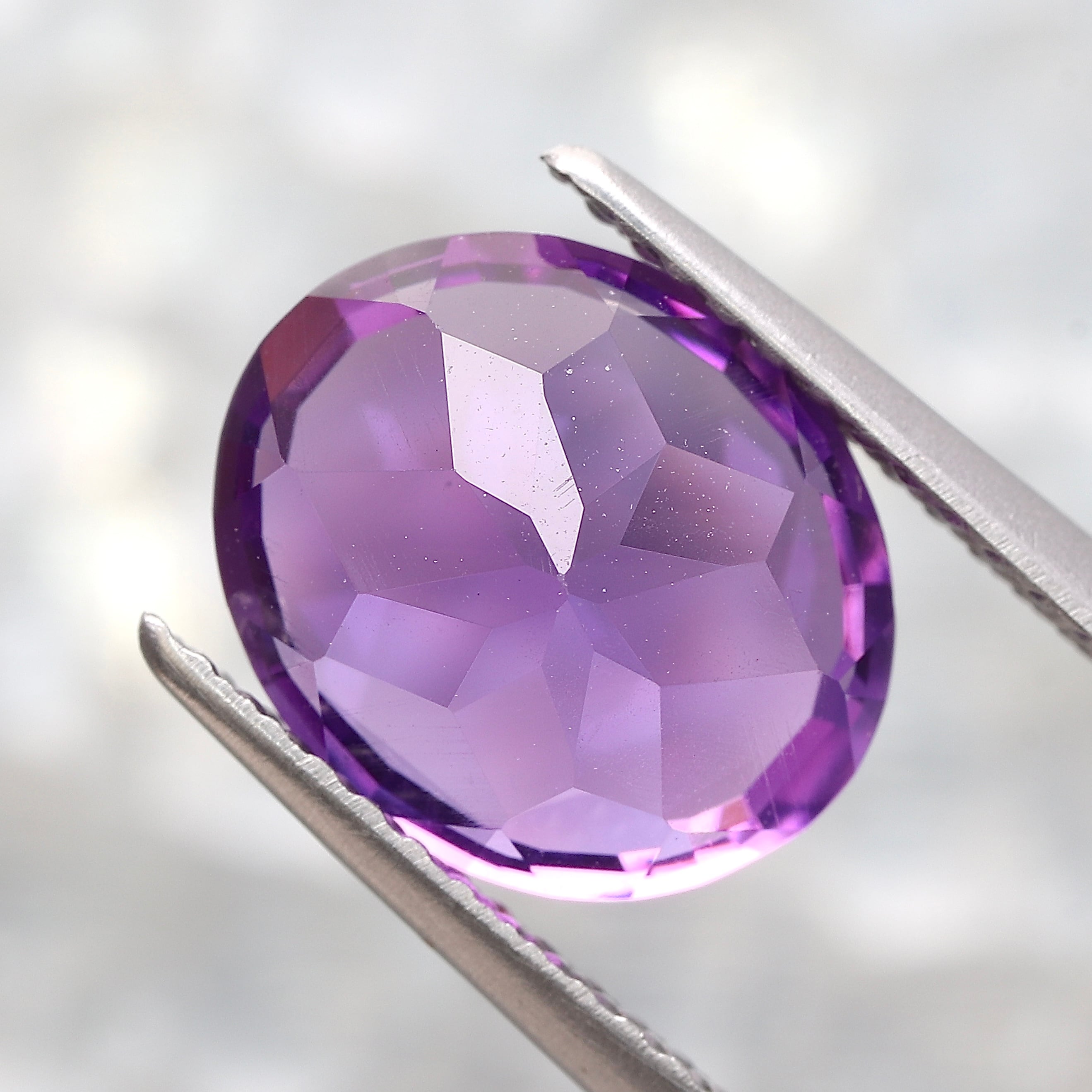 カラーシフトアメジスト 3.19ct オーバル カシャライ産 | 色石堂 カラーシフトアメジスト 3.19ct オーバル カシャライ産 | 色石堂