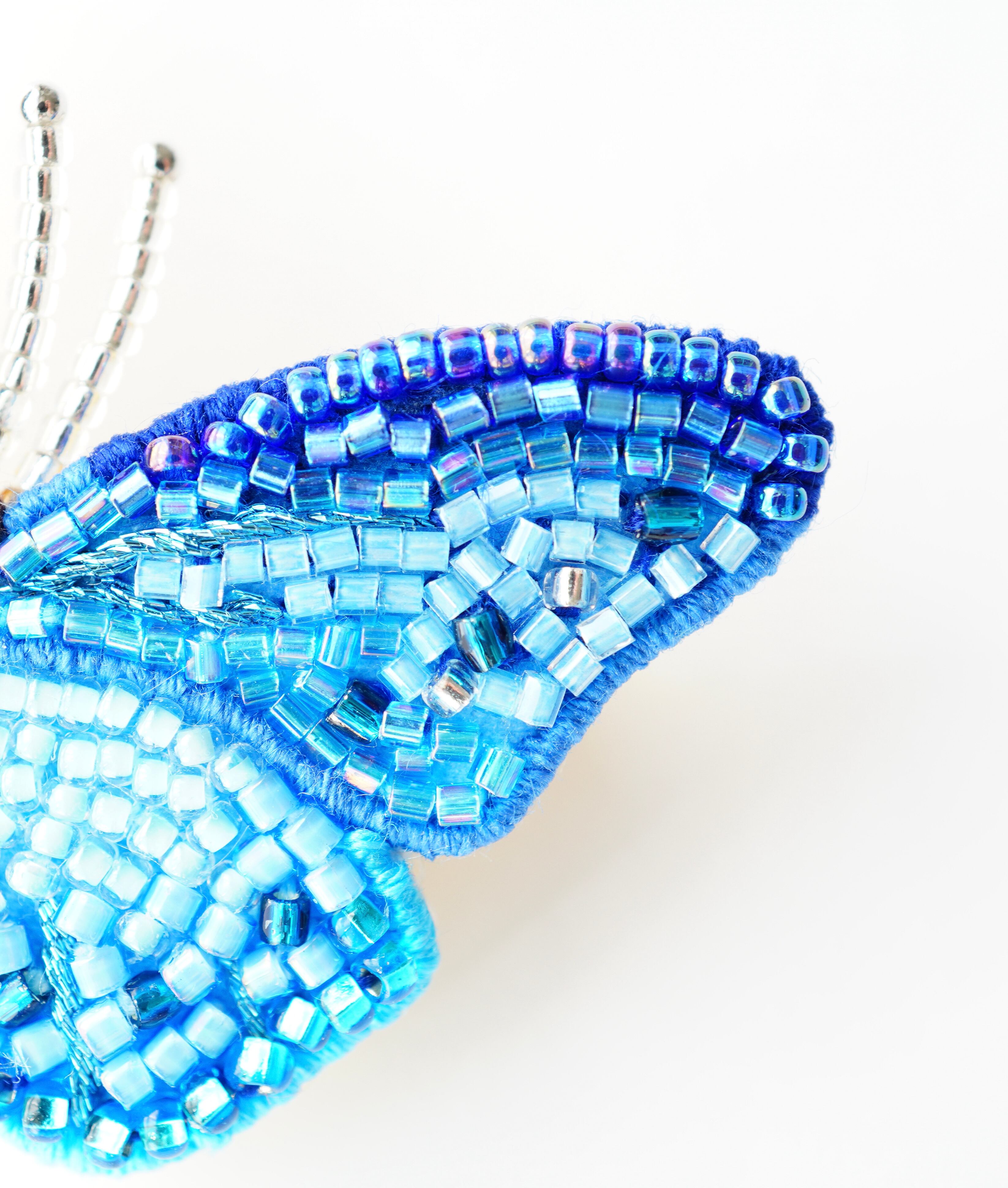 青い蝶々のブローチ ビーズ刺繍 | Pay ID