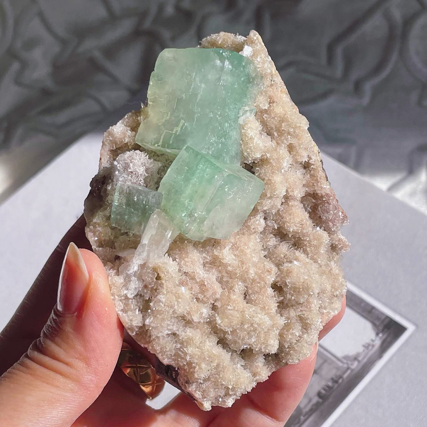 Cube Green Apophyllite Cluster 2 (共生原石)