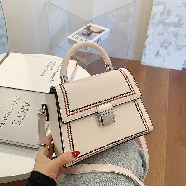 フレンチニッチデザインバッグ女性2020人気の新しいトレンディなファッションオールマッチメッセンジャーバッグネットレッドポータブルスモールスクエアバッグ Tiancai_Wing_Bag8581674