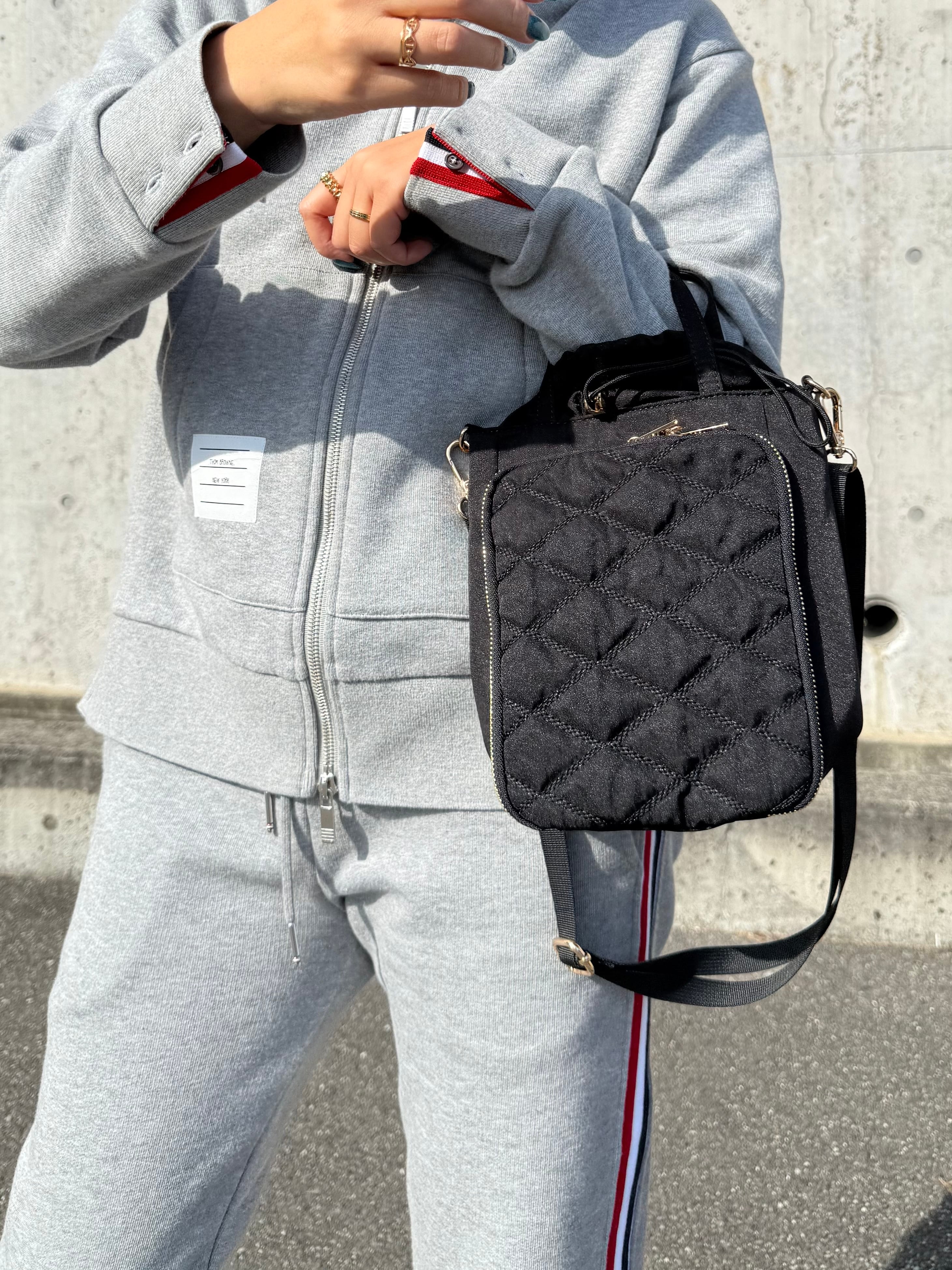 ソレイル　撥水カメラバックキルティングボディバッグ 新型ブラック外ポケット付き 撥水バッグ | soleile