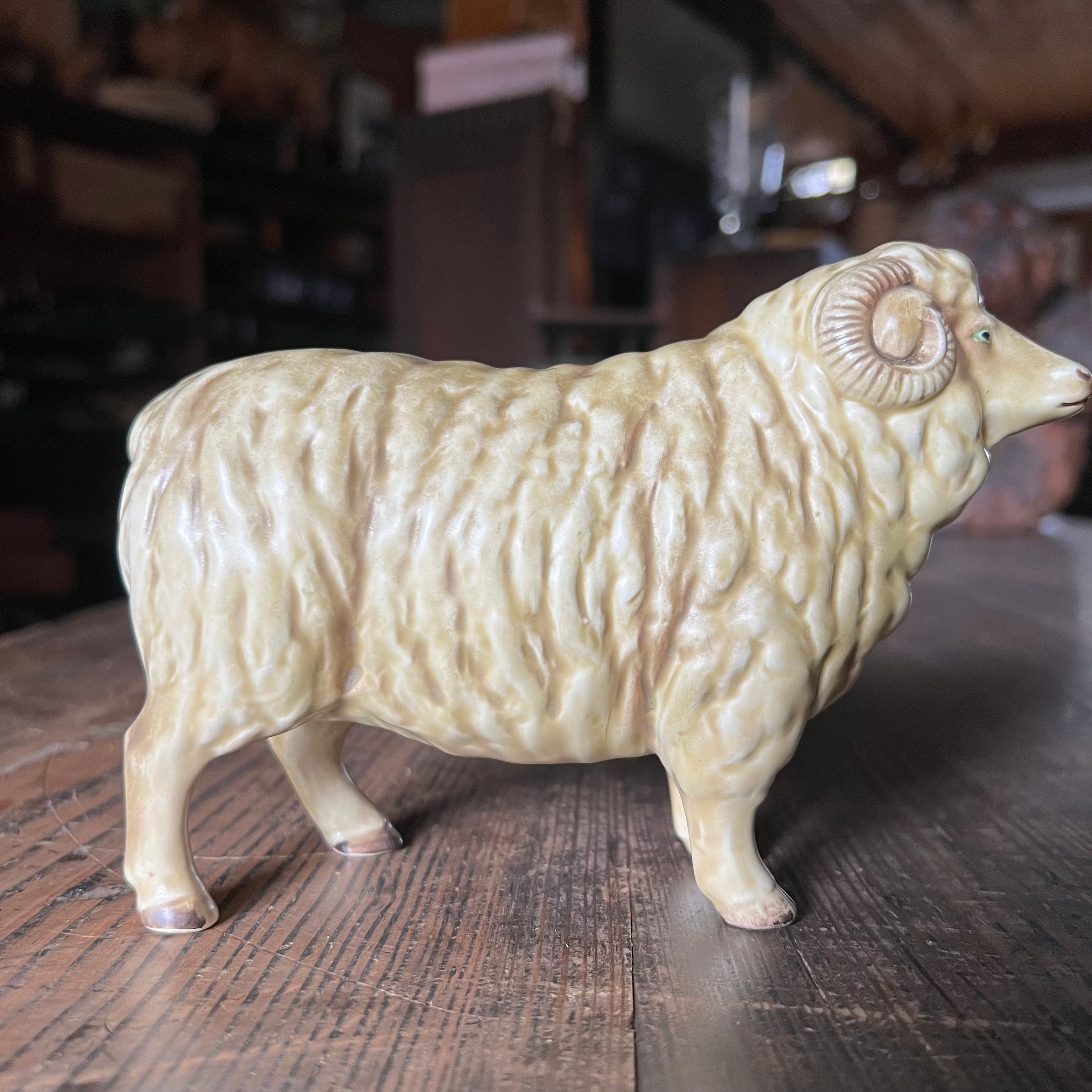 陶器の羊 | 株式会社シュトラーレン