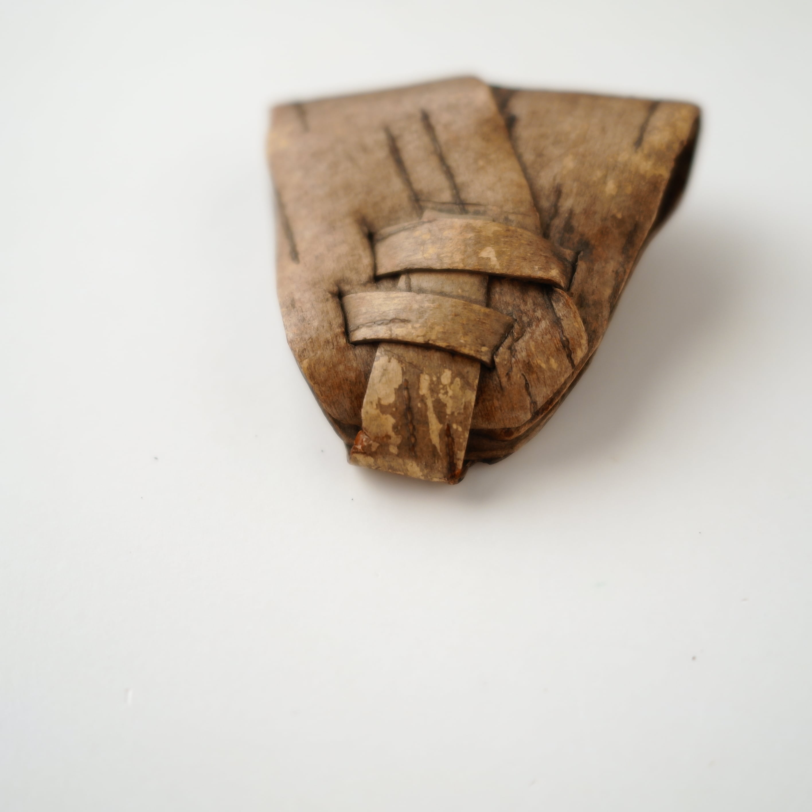 Birch Bark Fishing Net Weight | troldhaugen antiques ｜ 北欧