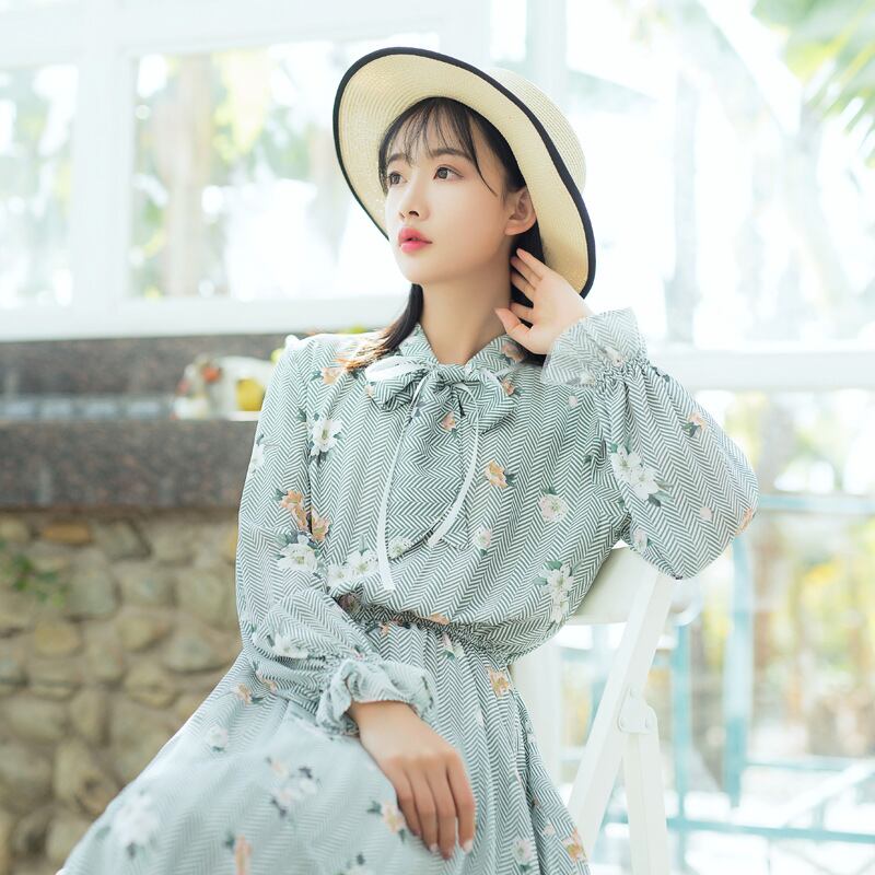 お嬢様のお散歩 花柄ワンピース