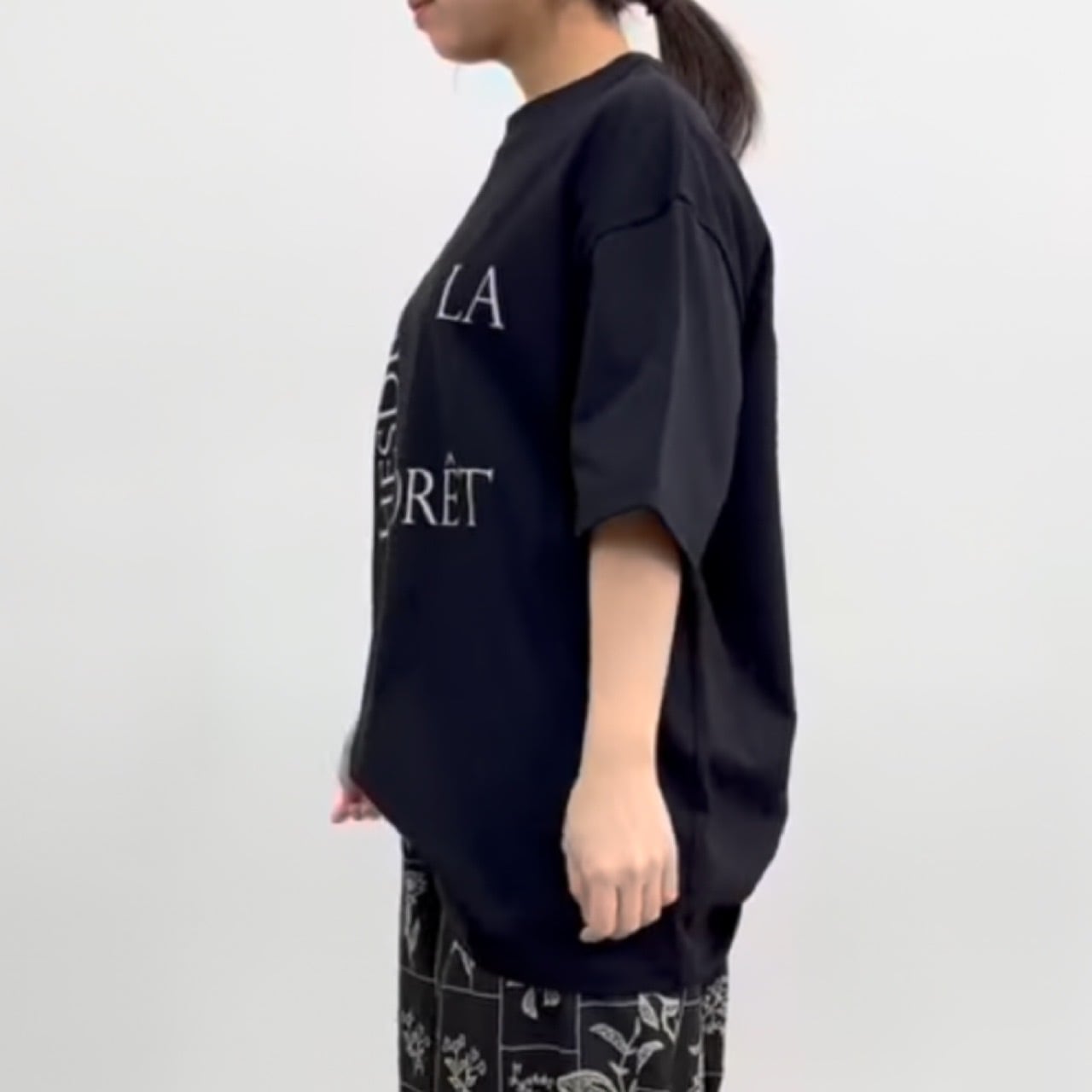 CLOCHE(クロッシェ)】ロゴプリント五分袖Tシャツ［612-85735