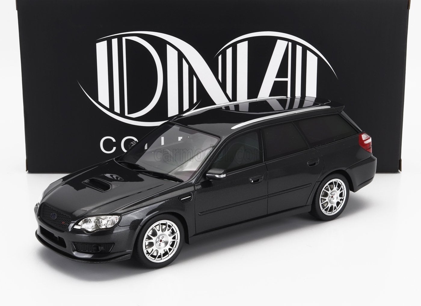 ミニカー 1/18 スバル レガシー DNA COLLECTIBLES 1/18 SUBARU LEGACY