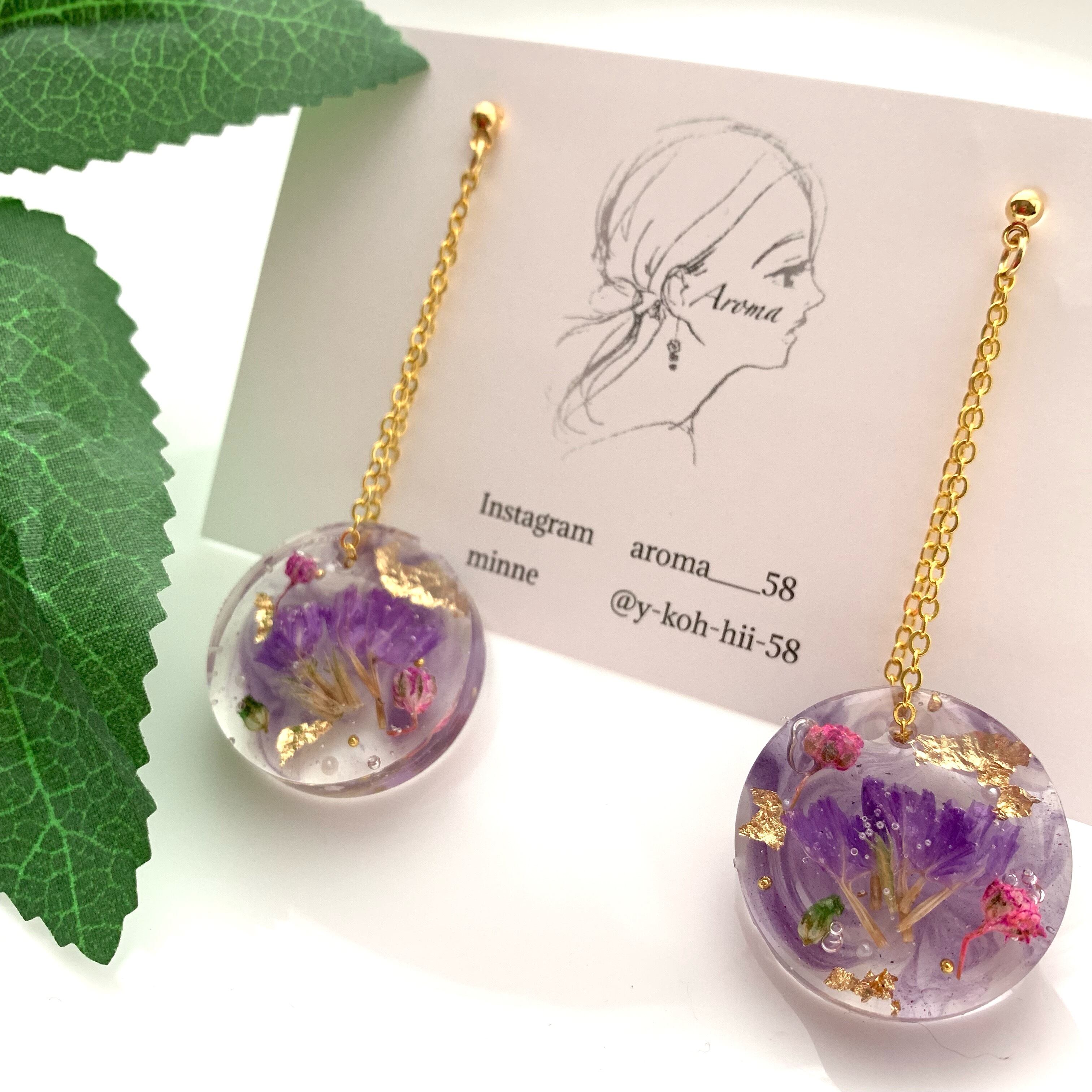 ネイビーレジンのタッセルピアス | Aroma