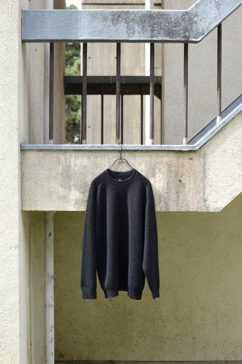 BATONER / INNOCENT CASHMERE RIB CREW NECK(BLACK)