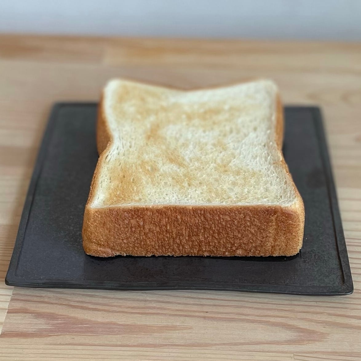食パン皿 | やなさん工房｜谷中の陶芸作家が作る個性あふれる器のお店