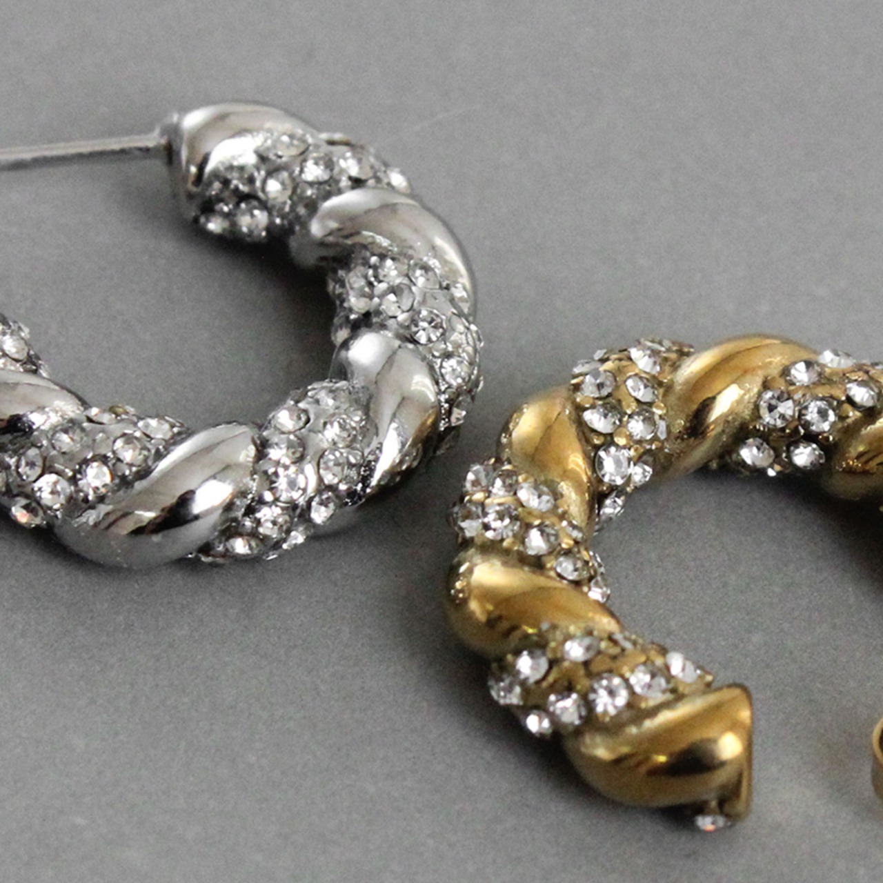 シルバー登場【ネコポス便】 金属アレルギー対応  ねじりロープデザインピアス ジルコニア　1808