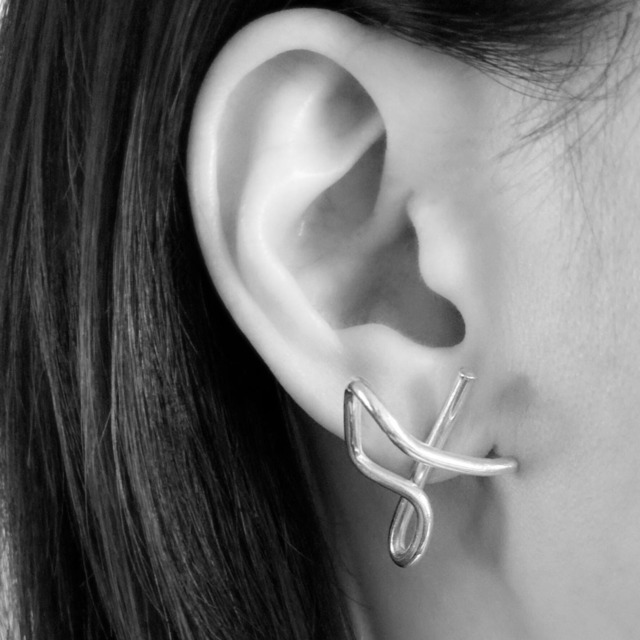 Three beats pierced earrings