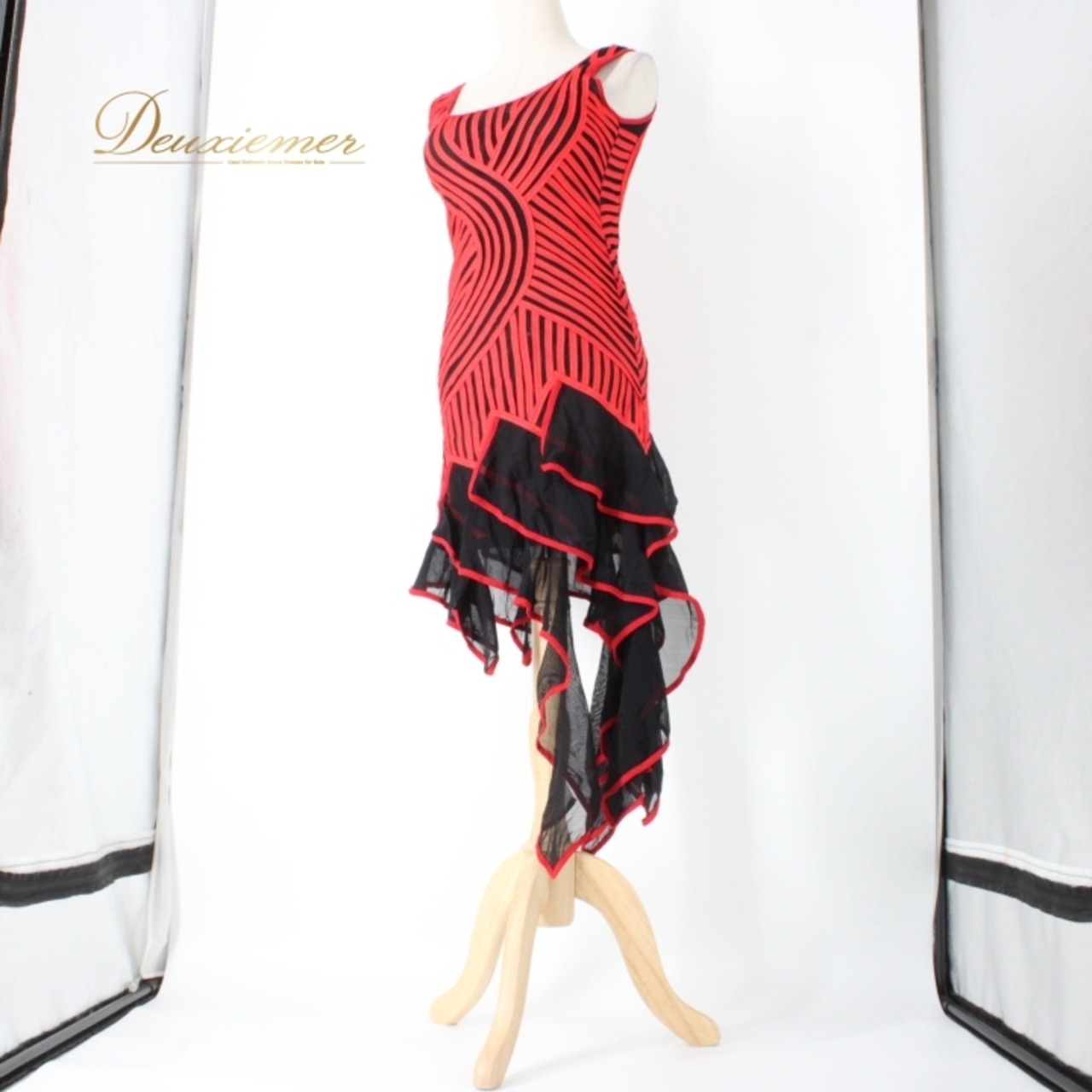 社交ダンス 衣装 ラテン ドレス ワンピース パーティドレス Leirena レイリーナ 黒 赤 レッド系 ブラック系 ノースリーブ バイカラー 胸パッド有り 伸縮性 有り ワンピーススタイル ダンス用衣装 フォーマル おしゃれ ショート丈 カジュアル パーティー 女子用 人気 ファッション 結婚式 ダンスイベント レッスン用 コスチューム レディース用 生地 ポリエステル