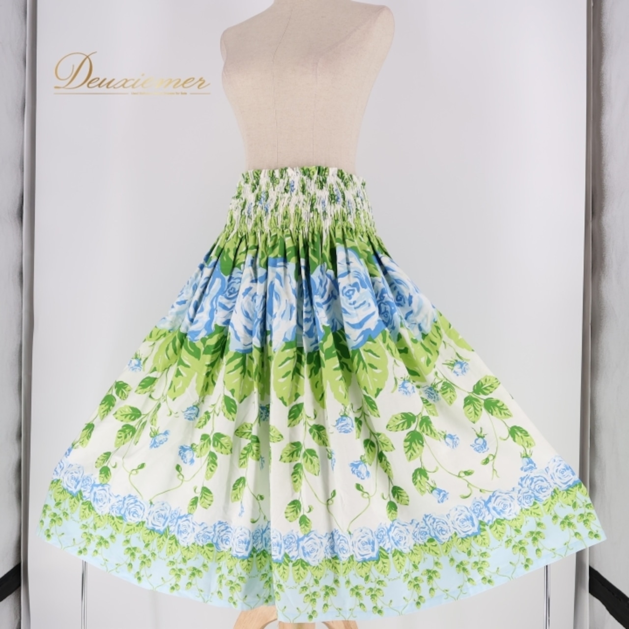 フラダンス 衣装 パウスカート メネフネプランテーション ホワイト系 MENEHUNE PLANTETION 日本製 シングル かわいい ローズ柄 爽やか 華やか 鮮やか 明るい 水色 ハワイアン アロハ ハワイアンプリント フラ ダンス レッスン 練習