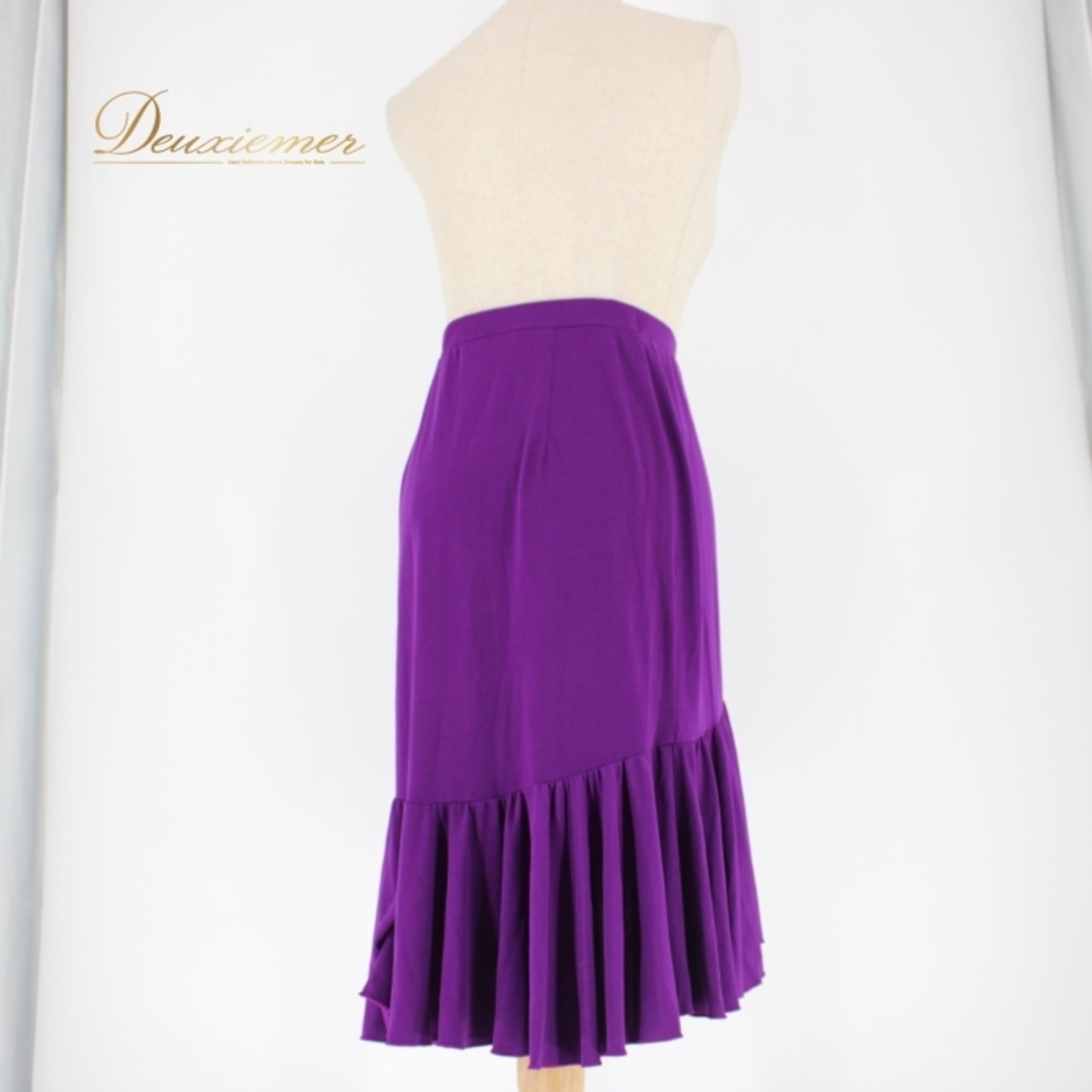 社交ダンス 衣装 スタンダード ラテン スカート レッスンウェア 練習着 Chacott Dance Sport チャコット ダンススポーツ 紫 無地 シンプル パープル系 派手 ウエストゴム 伸縮性 ポリエステル ポリウレタン 大人の色香 スカート丈60.5cm 素材感 軽量 快適 練習用 ダンス教室 体型カバー レディース おしゃれ 衣装スタイル コーディネート デザイン シンプルスタイル 自宅練習 イベント用 フェミニン かわいい